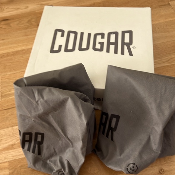 Women’s Cougar Villa Lug platform leather booties. Black. Size 9. Worn once! - Picture 10 of 11